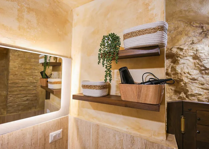 Charming Private Underground Retreat Self Check-in B