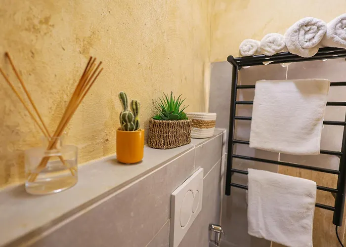 Charming Private Underground Retreat Self Check-in B