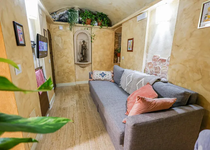 Charming Private Underground Retreat Self Check-in B Roma