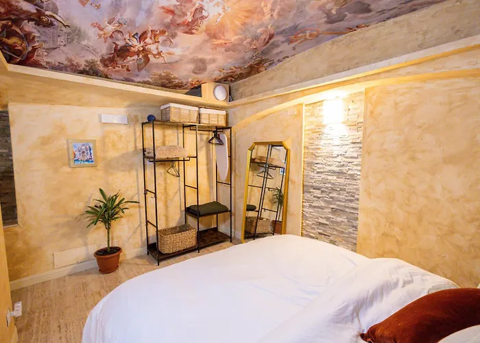 Charming Private Underground Retreat Self Check-in B